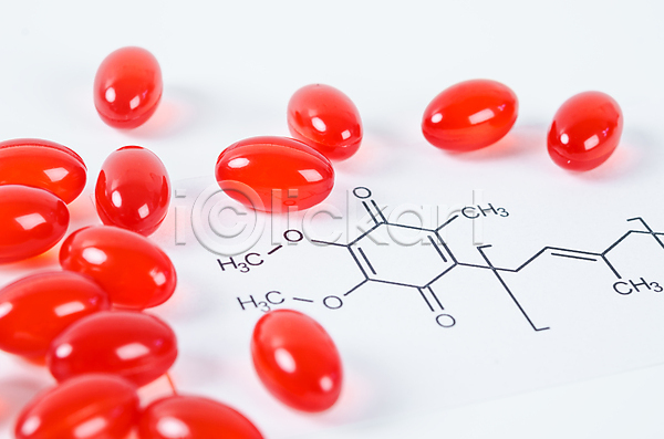 사람없음 JPG 포토 해외이미지 빨간색 실내 알약 약 의학 화학식 흰배경