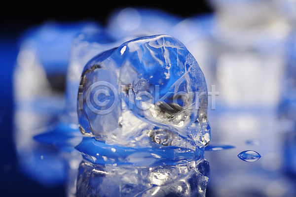시원함 차가움 사람없음 JPG 포토 해외이미지 얼음 큐브 투명 파란색