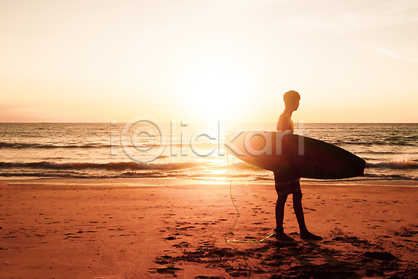 남자 JPG 실루엣 포토 해외이미지 맑음 무료 바다 발리 서퍼 서핑보드 야외 여름(계절) 여행 인도네시아 일몰 파도 휴가