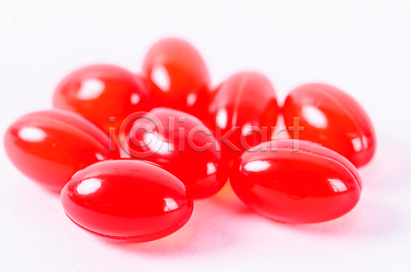 사람없음 JPG 근접촬영 포토 해외이미지 빨간색 실내 알약 약 의학 흰배경