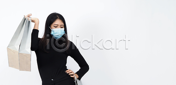 보호 사람 한명 JPG 포토 해외이미지 가면 가방 거리 고객 공포 구매 바이러스 사스 상업 상점 세일 소매 쇼핑 쇼핑몰 쇼핑백 슈퍼마켓 시장 안전 예방 온라인 음식 잡화 전염병 주택 질병 카피스페이스 해외포토