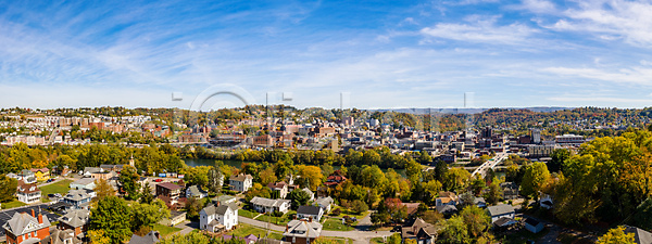 사람없음 JPG 포토 해외이미지 가을 강 건물 나무 대학교 도시 도시풍경 도심 드론 맑음 스카이라인 안테나 언덕 타운 파노라마 풍경 해외포토 햇빛