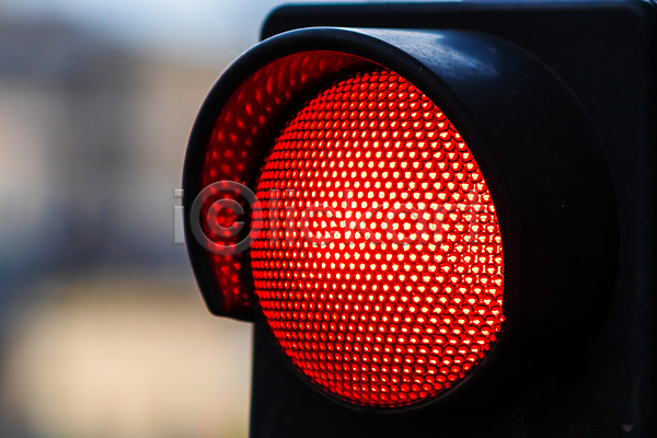 사람없음 JPG 포토 해외이미지 거리 경고 고립 고속도로 교차로 교통시설 그만 도로 도시 도심 램프 방향 빛 빛망울 빨간색 사인 서명 시스템 신호 심볼 안전 여행 자동차 전자 제어 주도 지도 파란색