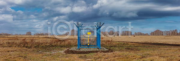 보호 사람없음 JPG 포토 해외이미지 가스 계량기 공급 금속 기계 기술 내추럴 노란색 도시 러시아 물 백그라운드 벽 부식 빨간색 산업 새장 시베리아 야외 여름 울타리 철 철강 튜브 파노라마 파란색 파이프라인 펌프 핀란드 해외포토 황무지 회색