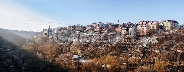 추위 사람없음 JPG 포토 해외이미지 건물 건축양식 겨울 도시 맑음 벽 빛 새벽 아침 안개 야외 언덕 여행 역사 우크라이나 유럽 축제 타운 탑 파멸 해외포토