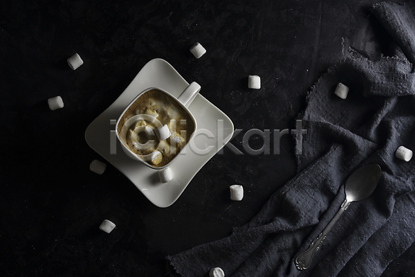 따뜻함 사람없음 JPG 포토 하이앵글 해외이미지 검은배경 마시멜로우 실내 어둠 천(직물) 커피
