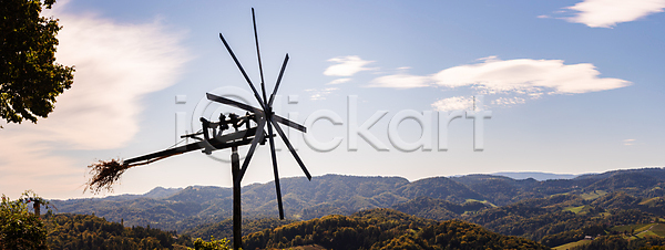 무서움 특별함 사람없음 JPG 포토 해외이미지 6 가을 계곡 계절 농경지 농업 농촌 도로 망치 바람 밭일 수확 슬로베니아 시골 심볼 양조장 언덕 역사 와인 유럽 일몰 잎 자연 칼날 컬러풀 파노라마 포도 포도나무 포도밭 풍경 풍차 해외포토 환경