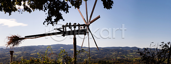 무서움 특별함 사람없음 JPG 포토 해외이미지 6 가을 계곡 계절 농경지 농업 농촌 도로 망치 바람 밭일 수확 슬로베니아 시골 심볼 양조장 언덕 역사 와인 유럽 일몰 잎 자연 칼날 컬러풀 파노라마 포도 포도나무 포도밭 풍경 풍차 해외포토 환경