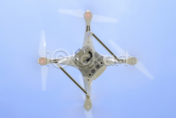 스마트 사람없음 JPG 포토 해외이미지 구름(자연) 드론 로봇 야외 카메라 태양 프로펠러 하늘