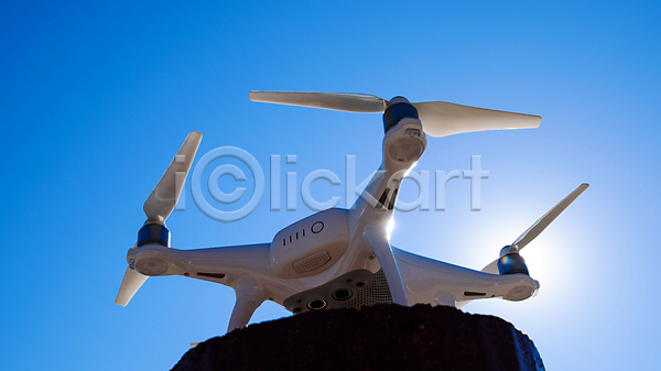 스마트 사람없음 JPG 포토 해외이미지 구름(자연) 드론 로봇 야외 카메라 프로펠러 하늘
