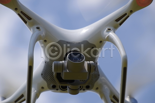 스마트 사람없음 JPG 포토 해외이미지 구름(자연) 드론 로봇 야외 카메라 프로펠러 하늘