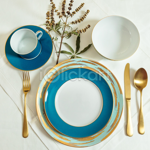 사람없음 JPG 포토 하이앵글 해외이미지 그릇 나이프 수저 오브젝트 접시 찻잔 파란색 풀(식물)