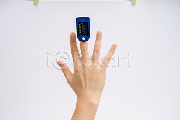 신체부위 JPG 포토 해외이미지 끼우기 산소포화도측정기 손 손짓 실내 측정 측정기 흰배경