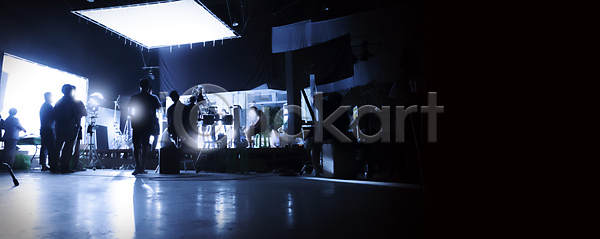 사람 사람없음 JPG 실루엣 포토 해외이미지 뉴스 동영상 디지털 만들기 발사 방송 백그라운드 빛 산업 상업 세트 승무원 업무 영화 영화관 장면 장비 직업 책임자 카메라 텔레비전 필름 해외포토 흰색