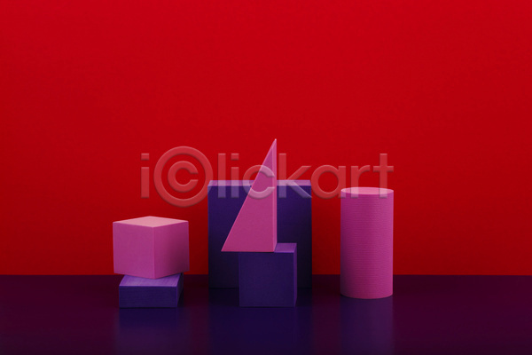 사람없음 3D JPG 포토 해외이미지 목업 보라색 분홍색 빨간배경 삼각형 스튜디오촬영 실내 오브젝트 원기둥 입체도형 정사각형 큐브