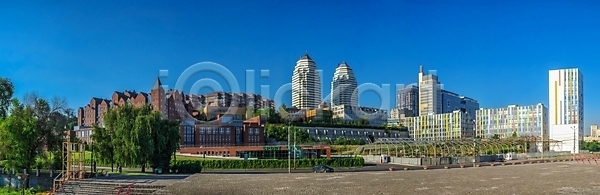 사람없음 JPG 포토 해외이미지 거리 건물 건축양식 공원 나무 도시 맑음 산책로 상점 여행 역사 우크라이나 유럽 해외포토 호텔