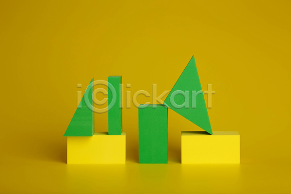 사람없음 3D JPG 포토 해외이미지 노란배경 목업 삼각형 스튜디오촬영 실내 쌓기 오브젝트 입체도형 직사각형 초록색