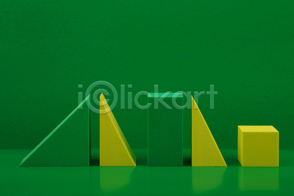 사람없음 3D JPG 포토 해외이미지 노란색 목업 삼각형 스튜디오촬영 실내 오브젝트 일렬 입체도형 정사각형 직사각형 초록배경