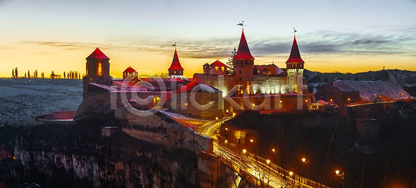 추위 사람없음 JPG 포토 해외이미지 거리 건물 건축양식 겨울 도시 맑음 벽 빛 야간 야외 언덕 여행 역사 우크라이나 유럽 타운 탑 파멸 해외포토