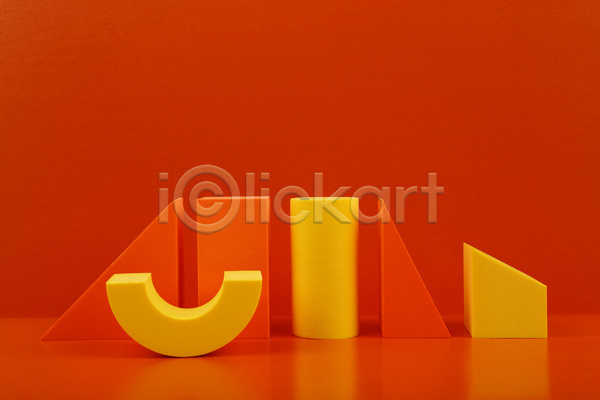 사람없음 3D JPG 포토 해외이미지 노란색 목업 삼각형 스튜디오촬영 실내 오브젝트 원기둥 일렬 입체도형 주황색 주황색배경 직사각형