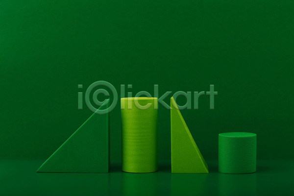 사람없음 3D JPG 포토 해외이미지 목업 삼각형 스튜디오촬영 실내 오브젝트 원기둥 일렬 입체도형 초록배경 초록색