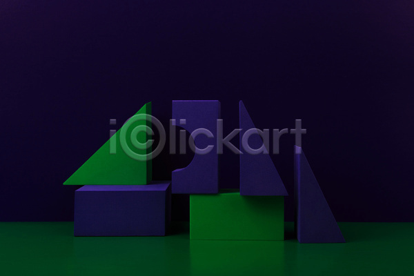 사람없음 3D JPG 포토 해외이미지 남색배경 목업 보라색 삼각형 스튜디오촬영 실내 쌓기 오브젝트 입체도형 직사각형 초록색
