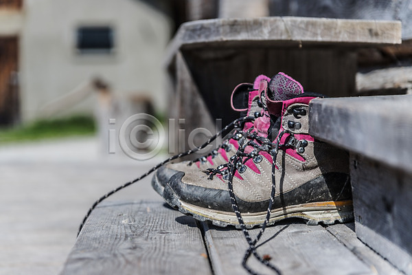 휴식 사람없음 JPG 포토 해외이미지 건강 걷기 모험가 발견 배낭 부츠 산 샬레 시골 신발 야외 여름(계절) 여행 원정 자연 장비 크로스컨트리 탐사 탐험 트래킹 하이커 하이킹 휴가