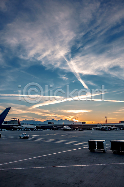 사람없음 JPG 포토 해외이미지 공항 구름(자연) 야외 일몰 주간 콜로라도 풍경(경치) 하늘 활주로