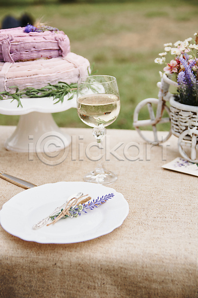 로맨틱 사람없음 JPG 포토 해외이미지 결혼 꽃 꽃병 나이프 라벤더 스몰웨딩 와인잔 웨딩케이크 접시 티스푼