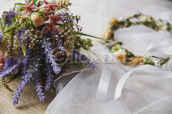 로맨틱 사람없음 JPG 소프트포커스 포토 해외이미지 결혼 꽃 레이스(직물) 리본 부케 스몰웨딩 화관