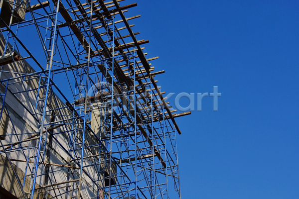 사람없음 JPG 포토 해외이미지 건물 건설현장 야외 주간 철골 철근구조물 하늘