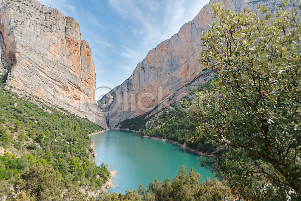 사람없음 JPG 포토 해외이미지 공원 내추럴 디자인 물 바위 백그라운드 뷰티 산 산맥 석회암 숲 스페인 야외 여행 유럽 자연 절정 초록색 파란색 풍경(경치) 하늘 하이킹 환경 휴가