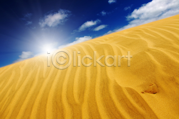 건조 뜨거움 사람없음 JPG 포토 해외이미지 가뭄 구름(자연) 글로벌 노란색 맑음 모래 모래언덕 사막 자연 컨셉 태양 파란색 풍경(경치) 하늘 황무지