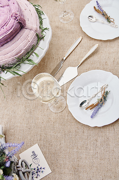 로맨틱 사람없음 JPG 포토 하이앵글 해외이미지 결혼 꽃 나이프 스몰웨딩 와인잔 웨딩케이크 접시 티스푼