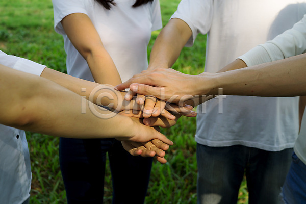 결심 계약 자신감 20대 40대 백인 사람 사람없음 여자 JPG 포토 해외이미지 건물 고용 관리 닫기 도시 동료 블록 비즈니스 비즈니스맨 사무실 사업가 상업 악수 야외 열광 직장인 채용 채팅 토론 통신 회사 후보 흔들림