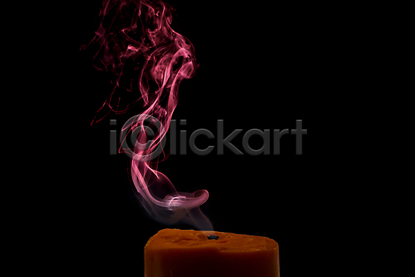사람없음 JPG 포토 해외이미지 검은배경 디자인 백그라운드 불꽃(불) 비바마젠타 어둠 연기 촛불 추상 트렌드컬러