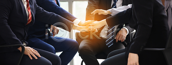 계약 믿음 성공 우정 함께함 협력 사람 사람없음 JPG 포토 해외이미지 거래 관계 관리 그룹 대표 동료 떨림 비즈니스 비즈니스맨 사업가 쌓기 악수 연결 인사 지원 직업 친구 커뮤니티 컨셉 통신 통일 해외포토 힘