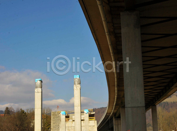 사람없음 JPG 포토 해외이미지 건설현장 구름(자연) 기둥 다리(건축물) 야외 주간 하늘