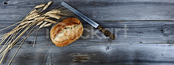 신선 사람없음 JPG 포토 해외이미지 건강 굽기 낟알 날씨 널 다이어트 덩어리 맛 머리위 목재 밀 밀가루 백그라운드 번 시리얼 식사 아침식사 유기농 음식 재료 줄기 카피스페이스 칼 탄수화물 해외포토 핸드메이드