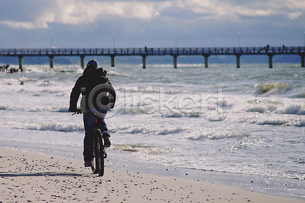 산책 사람 사람없음 JPG 포토 해외이미지 도시풍경 러시아 모래사장 바다 산책로 자연 자전거 타운 하늘