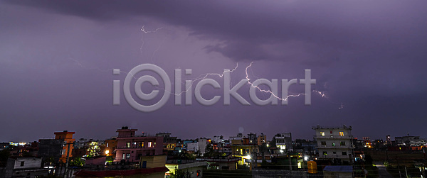 긴장 무서움 분위기 위험 활발 사람없음 JPG 포토 해외이미지 가로 날씨 뇌우 백그라운드 번개 볼트 불꽃 빛망울 스카이라인 스트라이크 야간 야외 에너지 요금 자연 전압 추상 충격 컬러풀 포크 폭풍 폭풍우 하늘 해고 해외포토 환경 힘 힘찬