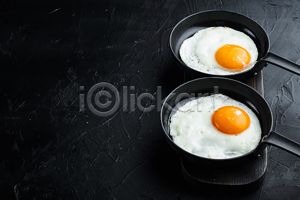 사람없음 JPG 포토 해외이미지 검은색 계란 계란요리 계란프라이 음식 카피스페이스 프라이팬