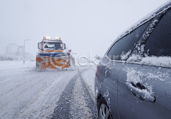 위험 사람없음 JPG 포토 해외이미지 거리 겨울 눈내림 눈치우기 도로 안전 제설 청소 트랙터