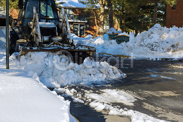 사람없음 JPG 포토 해외이미지 거리 겨울 눈내림 눈덩이 눈치우기 도로 쌓기 야외 장비 제설 폭설