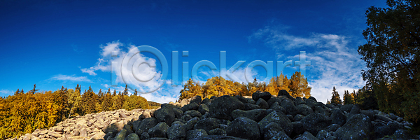 감탄 사람없음 JPG 포토 해외이미지 10월 계절 골짜기 공원 나무 날씨 내추럴 놀람 땅 백그라운드 뷰티 산 숲 시골 식물 야생동물 야외 여행 웅장함 유럽 잎 자연 초록색 컬러풀 태양 파노라마 파란색 하늘 하이킹 해외포토 햇빛 환경 휴가