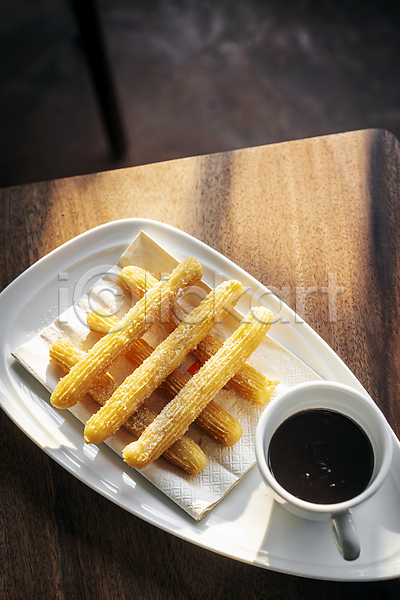 사람없음 JPG 포토 하이앵글 해외이미지 아침식사 음식 접시 초코시럽 츄러스 햇빛