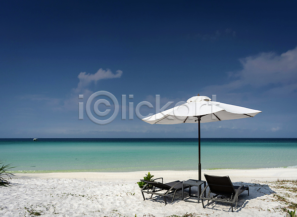 침묵 평화 동양인 사람없음 JPG 포토 해외이미지 맑음 멀리 모래 물 바다 섬 아시아 여행객 완벽 의자 이국적 자연 캄보디아 파라다이스 풍경(경치) 흰색