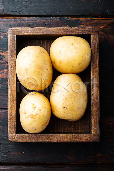 사람없음 JPG 포토 하이앵글 해외이미지 감자 나무배경 나무상자 담기 식재료 실내