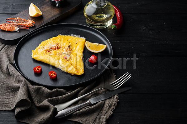 사람없음 JPG 포토 해외이미지 계란 계란요리 고추 기름(음식) 나이프 레몬 오믈렛 음식 집게발 천(직물) 포크