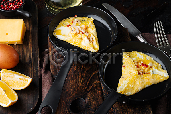 사람없음 JPG 포토 해외이미지 계란 계란요리 나이프 레몬 오믈렛 음식 치즈 포크 프라이팬